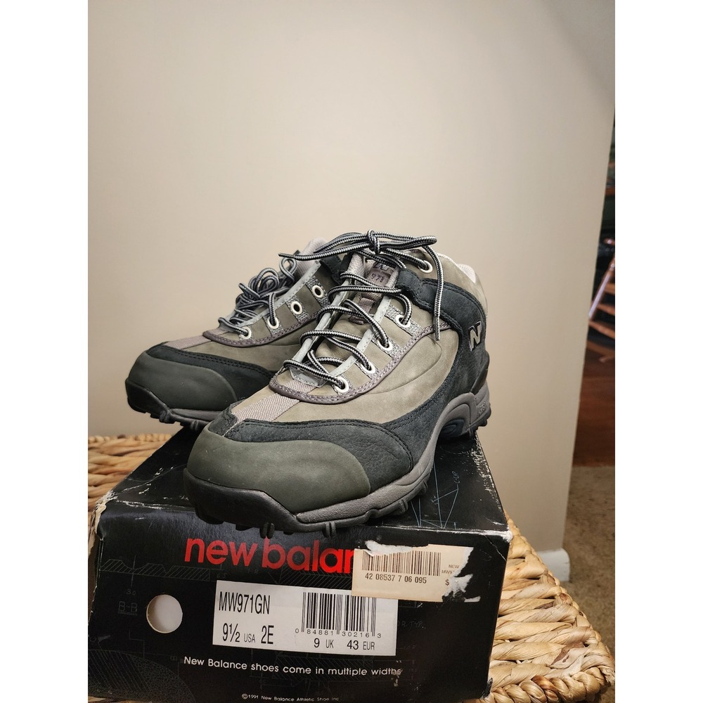 New Balance 971 Mens Hiking Boots Green Black Wide 2E MW971GN Trail Shoes - Picture 2 of 9